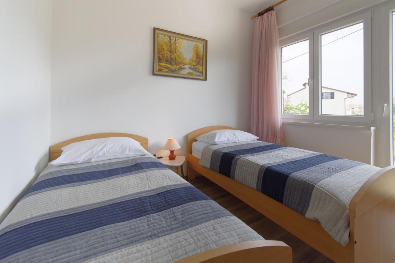 Apartment Patrik By Rent Istria Умаг Экстерьер фото