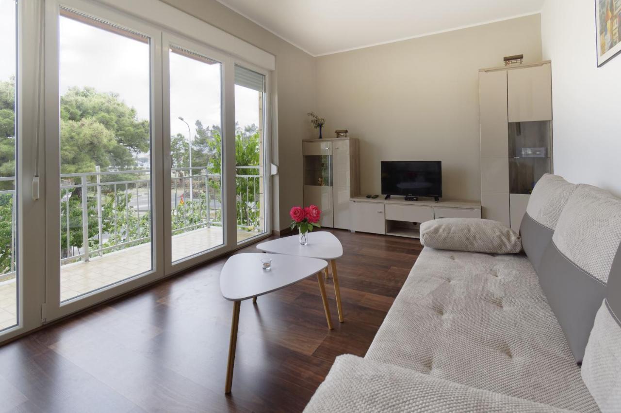 Apartment Patrik By Rent Istria Умаг Экстерьер фото